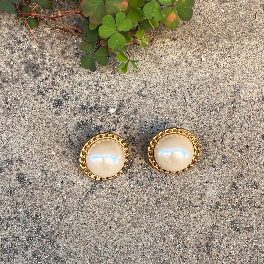 Vintage Gold and Round Pearl Clip On